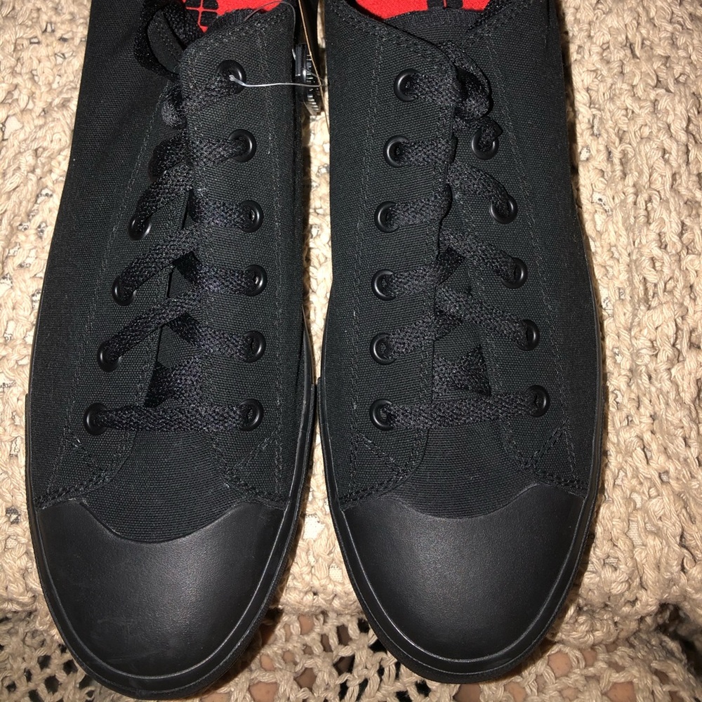 size 13 mens slip-resistant shoes